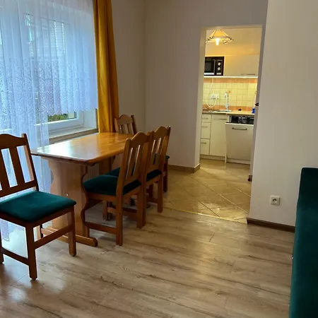 ホームステイ Baracuda デンプキ