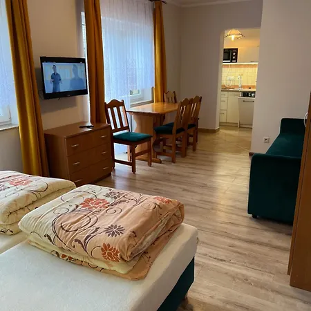 ホームステイ Baracuda デンプキ