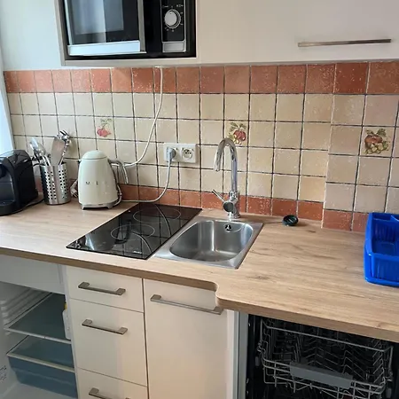 ホームステイ Baracuda デンプキ